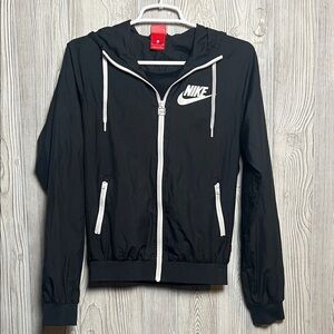 Nike Women’s Sportswear Windrunner jacket size small
